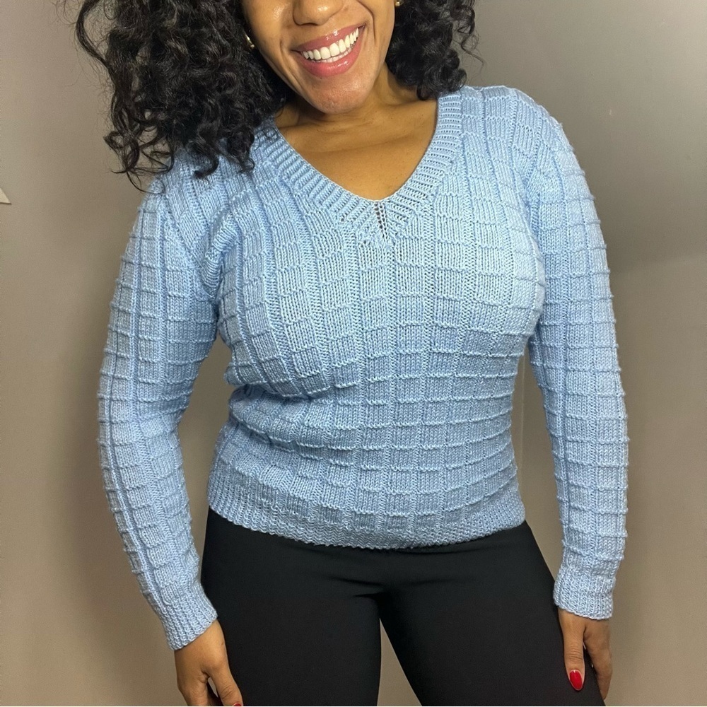 Vintage baby blue v-neck hand knit sweater textured stretchy acrylic top retro - Picture 8 of 13